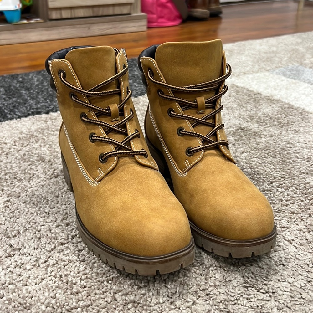 Limelight Boots size 8.5